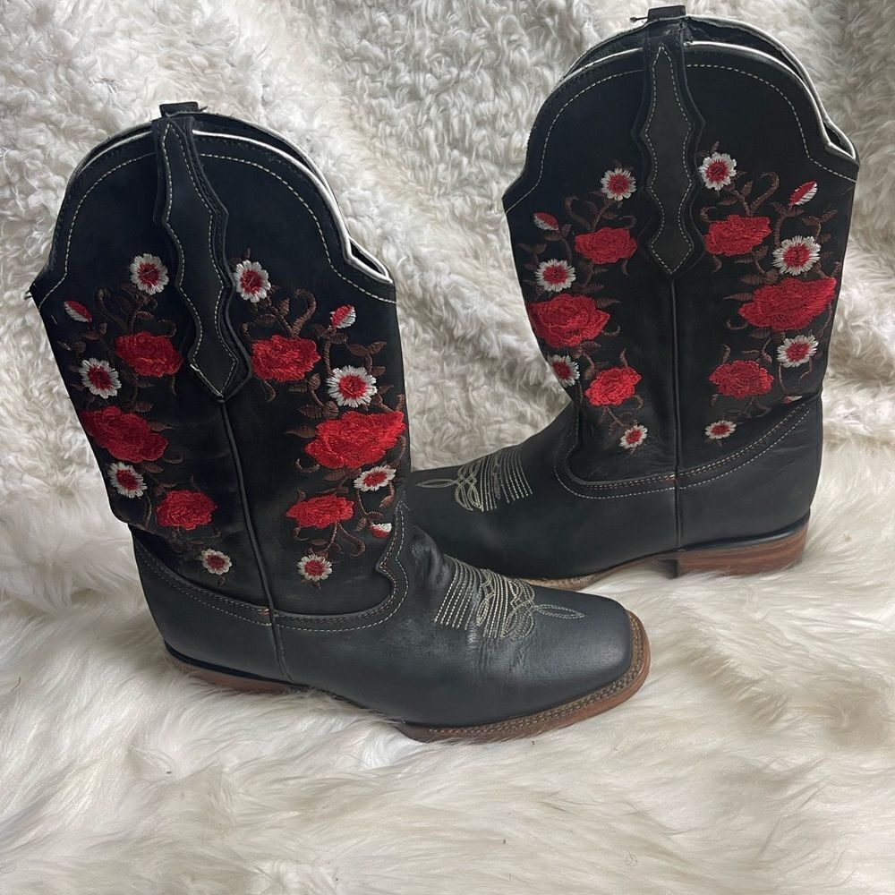 White Diamond leather black nubuck cow girl Boots red& white floral accents SZ8